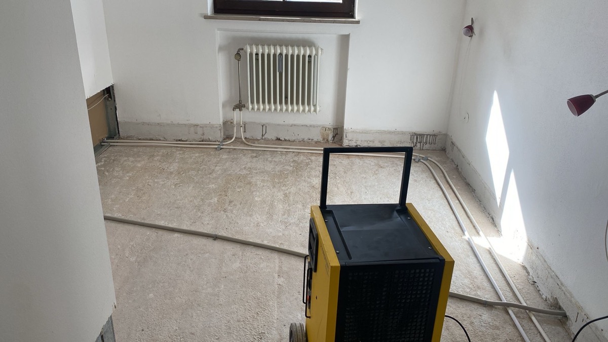 Technische Trocknung mit Bautrockner